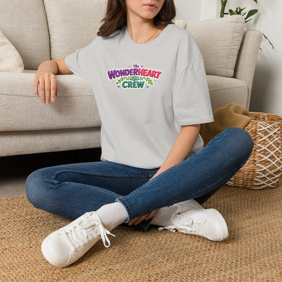 Wonderland Crew Large Logo - Unisex Minimal Retro T-Shirt