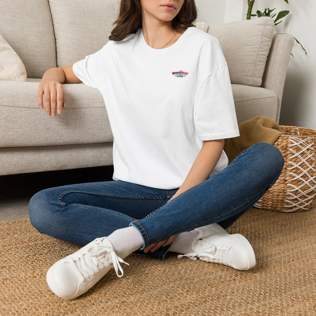 Wonderland Crew Logo - Unisex Minimal Retro Logo T-Shirt