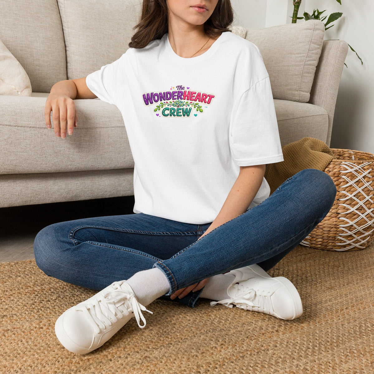 Wonderland Crew Large Logo - Unisex Minimal Retro T-Shirt