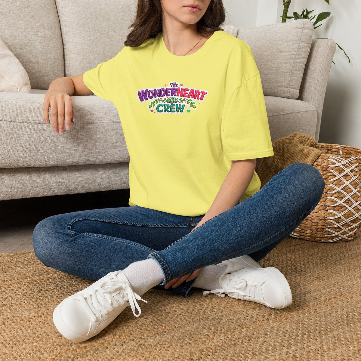 Wonderland Crew Large Logo - Unisex Minimal Retro T-Shirt