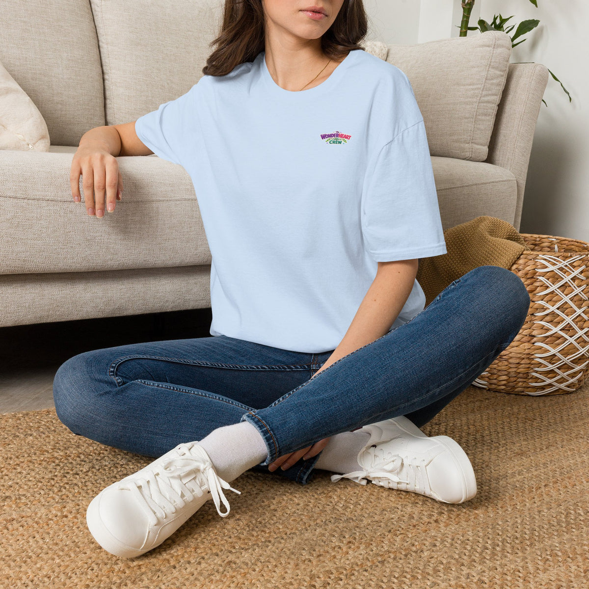 Wonderland Crew Logo - Unisex Minimal Retro Logo T-Shirt